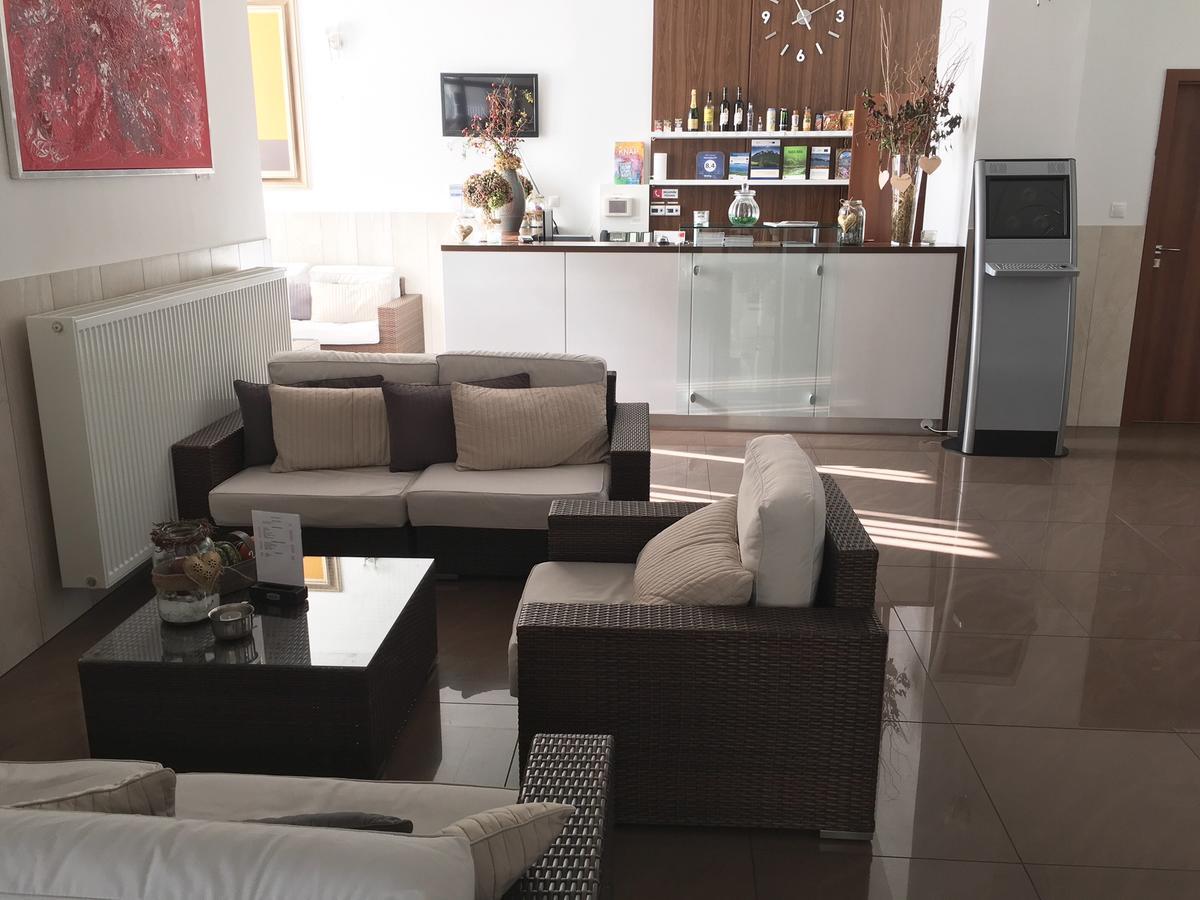 Hotel Limba Ctt Твърдошин Екстериор снимка