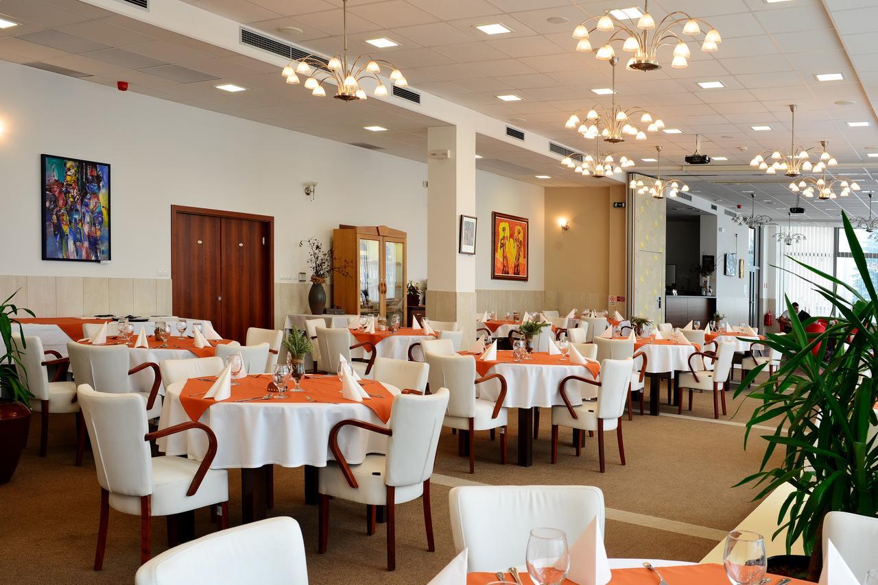 Hotel Limba Ctt Твърдошин Екстериор снимка