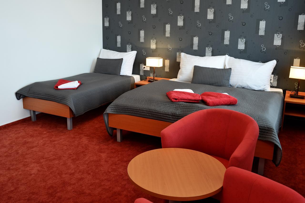 Hotel Limba Ctt Твърдошин Екстериор снимка