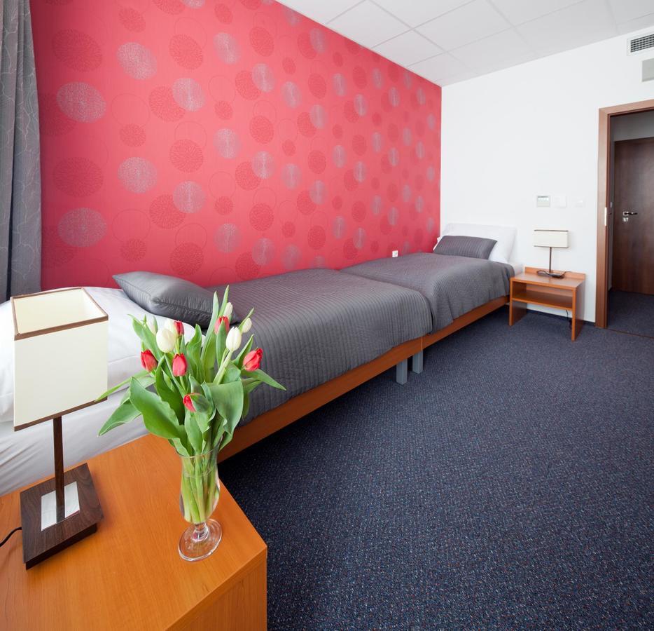 Hotel Limba Ctt Твърдошин Екстериор снимка